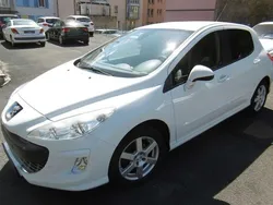 Weiß Gebraucht 2010 Peugeot 308 Premium Limousine | 4.500 € (Fairer Preis)