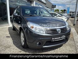 Grau Gebraucht 2012 Dacia Sandero Lauréate Kleinwagen | 3.500 € (Teuer)