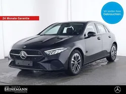 Lack kosmosschwarz Gebraucht 2024 Mercedes A200 Advanced Limousine | 28.715 € (Fairer Preis)