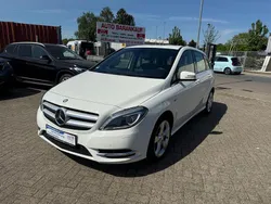 Weiß Gebraucht 2012 Mercedes B180 Van / Kleinbus | 8.699 € (Fairer Preis)