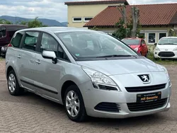 Grau Gebraucht 2010 Peugeot 5008 Tendance Van / Kleinbus | 4.299 € (Guter Preis)