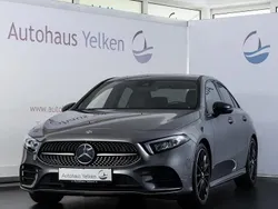 Grau Gebraucht 2019 Mercedes A200 AMG line Limousine | 23.790 € (Etwas zu teuer)
