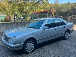 Silber Gebraucht 1997 Mercedes E280 Limousine | 3.499 €