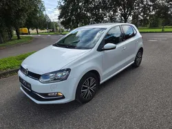 Pure white Gebraucht 2016 VW Polo Allstar Kleinwagen | 7.650 € (Guter Preis)