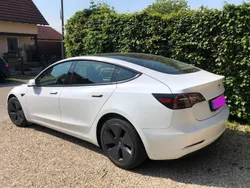 Weiß Gebraucht 2022 Tesla Model 3 Limousine | 33.990 €
