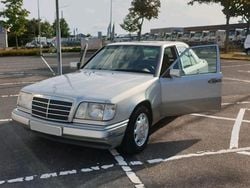 Silber Gebraucht 1993 Mercedes 200 Limousine | 6.900 €