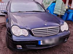 Schwarz Gebraucht 2004 Mercedes C180 Kombi | 3.000 € (Etwas zu teuer)