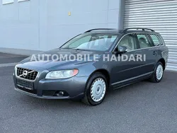 Grau Gebraucht 2011 Volvo V70 Momentum Kombi | 8.990 € (Etwas zu teuer)
