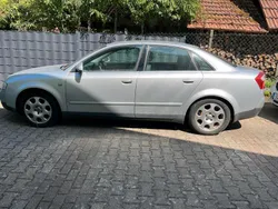 Silber Gebraucht 2001 Audi A4 Limousine | 1.000 € (Superpreis)