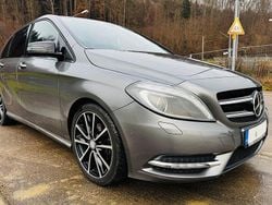 Grau Gebraucht 2013 Mercedes B180 Edition 1 Van / Kleinbus | 9.980 € (Fairer Preis)