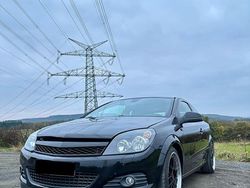 Schwarz Gebraucht 2010 Opel Astra GTC Coupé | 4.449 € (Fairer Preis)