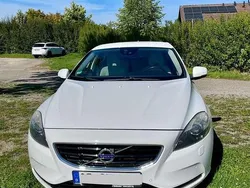 Weiß Gebraucht 2012 Volvo V40 Summum Kombi | 8.400 € (Fairer Preis)