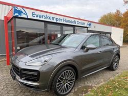 Grau Gebraucht 2022 Porsche Cayenne Turbo SUV | 89.911 € (Teuer)