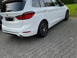 Weiß Gebraucht 2018 BMW 218 Gran Tourer Luxury Line Van / Kleinbus | 14.900 € (Fairer Preis)