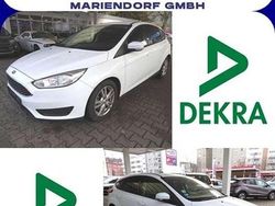 Weiß Gebraucht 2015 Ford Focus Trend Limousine | 5.799 € (Guter Preis)