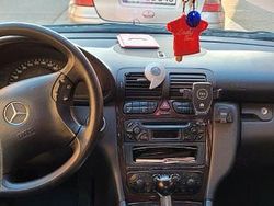 Schwarz Gebraucht 2004 Mercedes C200 Limousine | 2.350 € (Etwas zu teuer)