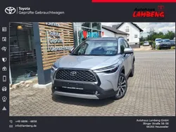Shimmering silber metallic Gebraucht 2024 Toyota Corolla Cross Team SUV | 37.990 € (Fairer Preis)