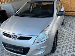 Silber Gebraucht 2011 Hyundai i20 Classic Limousine | 2.890 € (Fairer Preis)
