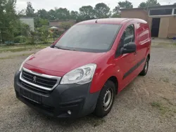 Rot Gebraucht 2017 Peugeot Partner Premium Van / Kleinbus | 8.999 € (Etwas zu teuer)