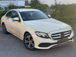 Hellelfenbein Gebraucht 2021 Mercedes E200 Limousine | 12.500 € (Superpreis)