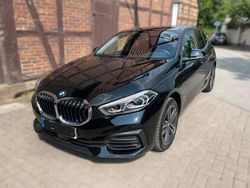 Schwarz Gebraucht 2022 BMW 118 Advantage Kleinwagen | 19.999 € (Fairer Preis)
