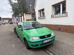 Grün Gebraucht 2000 VW Polo Comfortline Limousine | 950 € (Fairer Preis)