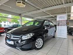 Schwarz Gebraucht 2017 Mercedes B180 Van / Kleinbus | 13.900 € (Fairer Preis)