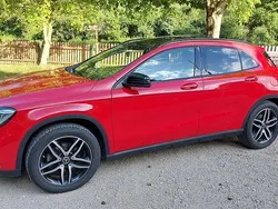 Rot Gebraucht 2017 Mercedes GLA200 Style SUV | 20.800 € (Fairer Preis)