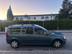 Grau Gebraucht 2010 Dacia Logan MCV Lauréate Limousine | 4.000 € (Etwas zu teuer)