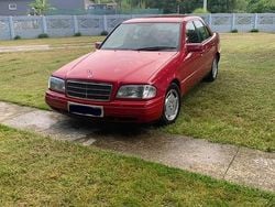 Rot Gebraucht 1994 Mercedes C220 Limousine | 2.899 €