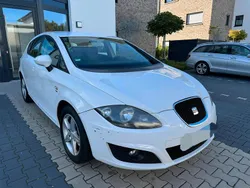 Weiß Gebraucht 2011 Seat Leon Limousine | 2.400 € (Guter Preis)