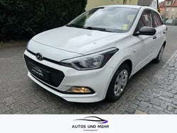 Weiß Gebraucht 2017 Hyundai i20 Basis Limousine | 4.499 €