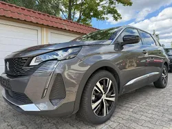 Grau Gebraucht 2021 Peugeot 5008 GT Van / Kleinbus | 17.900 € (Guter Preis)