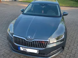 Grau Gebraucht 2020 Skoda Superb Premium Edition Kombi | 22.700 € (Fairer Preis)