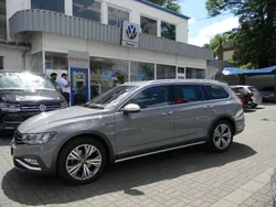 Mondsteingrau Gebraucht 2023 VW Passat Alltrack Kombi | 37.998 € (Etwas zu teuer)