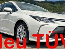 Weiß Gebraucht 2023 Toyota Corolla Limousine | 17.900 €