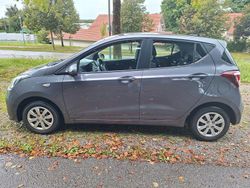 Grau Gebraucht 2017 Hyundai i10 Comfort Kleinwagen | 6.800 € (Guter Preis)