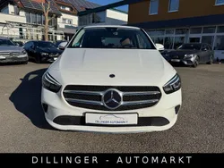 Weiß Gebraucht 2021 Mercedes B200 Van / Kleinbus | 18.640 € (Guter Preis)