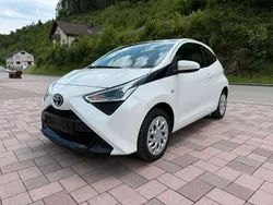 Weiß Gebraucht 2019 Toyota Aygo X-play Kleinwagen | 5.990 € (Superpreis)