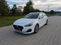 Weiß Gebraucht 2020 Hyundai i30 Trend Kombi | 13.599 € (Fairer Preis)