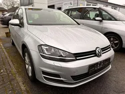 Reflexsilber metallic Gebraucht 2017 VW Golf VII Comfortline Kleinwagen | 14.390 € (Superpreis)