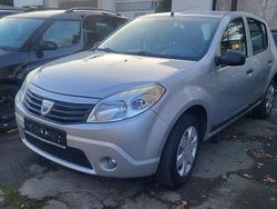 Silber Gebraucht 2011 Dacia Sandero Lauréate Limousine | 3.480 € (Etwas zu teuer)