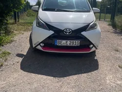 Weiß Gebraucht 2014 Toyota Aygo X-play Kleinwagen | 7.390 € (Guter Preis)