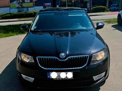Schwarz Gebraucht 2014 Skoda Octavia Kombi | 8.199 € (Fairer Preis)