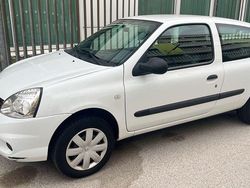 Weiß Gebraucht 2012 Renault Clio IV Limousine | 1.800 € (Superpreis)