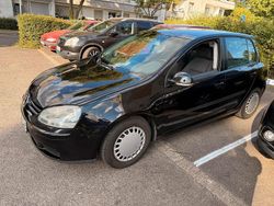 Schwarz Gebraucht 2004 VW Golf V Kleinwagen | 1.800 € (Fairer Preis)