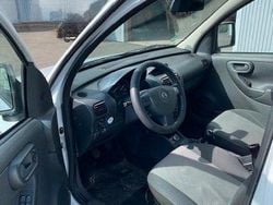 Weiß Gebraucht 2011 Opel Combo Van / Kleinbus | 4.750 € (Teuer)