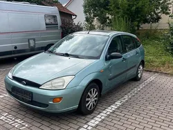 Grün Gebraucht 1999 Ford Focus Limousine | 300 € (Superpreis)