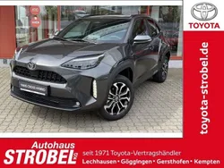 Dunkel grau metallic Neu 2024 Toyota Yaris Cross Team SUV | 27.880 € (Guter Preis)
