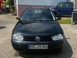 Schwarz Gebraucht 2003 VW Golf IV Basis Kombi | 2.550 € (Fairer Preis)